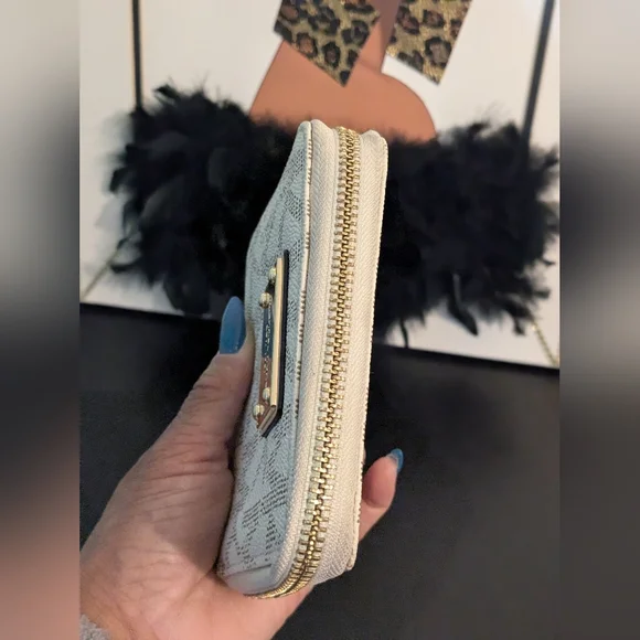 Michael Kors NWOT Signature Jet Set Leather Zip Around Multi Functional Wallet - Picture 6 of 9